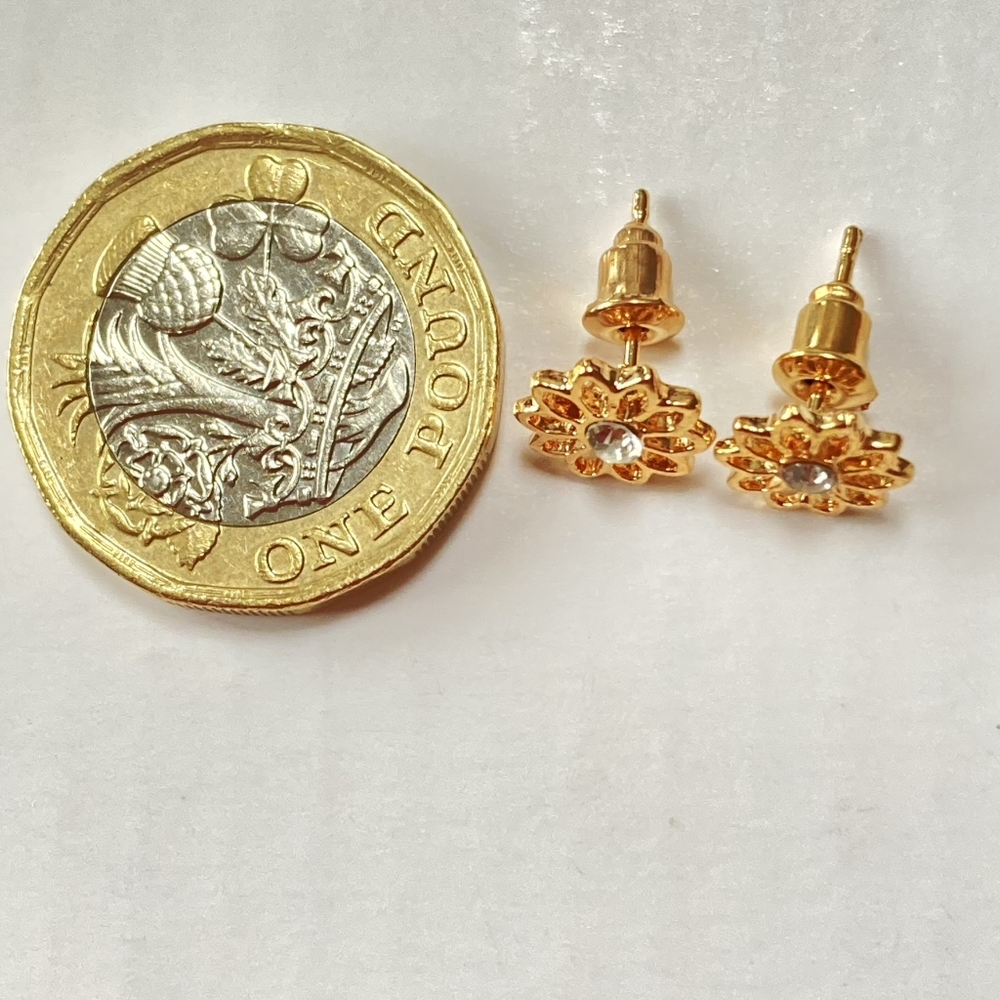 Glamorous BNWT Golden Flower Stud Earrings with Sparkling Crystal Accents - Picture 6 of 10